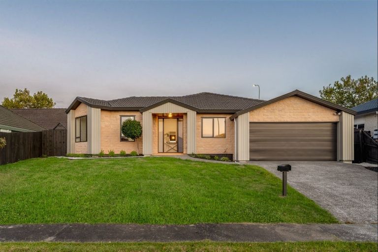 Photo of property in 32 Ambleside Drive, Northpark, Auckland, 2013
