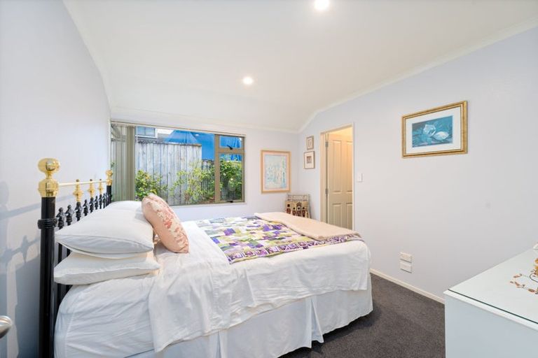 Photo of property in 1 Sandhurst Rise, Henderson, Auckland, 0612