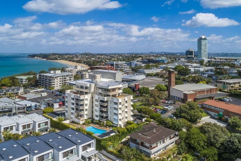 Photo of property in 2b/6 The Promenade, Takapuna, Auckland, 0622
