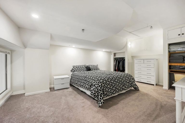Photo of property in Stadium Garden Flats, 102/107 Thorndon Quay, Pipitea, Wellington, 6011
