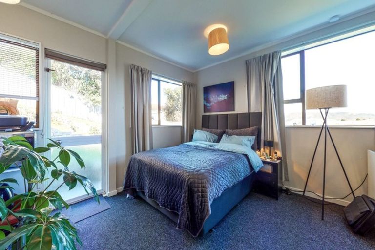 Photo of property in 3 Gaff Place, Whitby, Porirua, 5024
