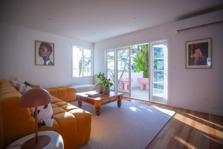 Photo of property in 26b Clinton Avenue, Te Atatu Peninsula, Auckland, 0610