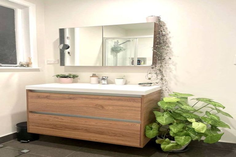 Photo of property in 669 South Titirangi Road, Titirangi, Auckland, 0604