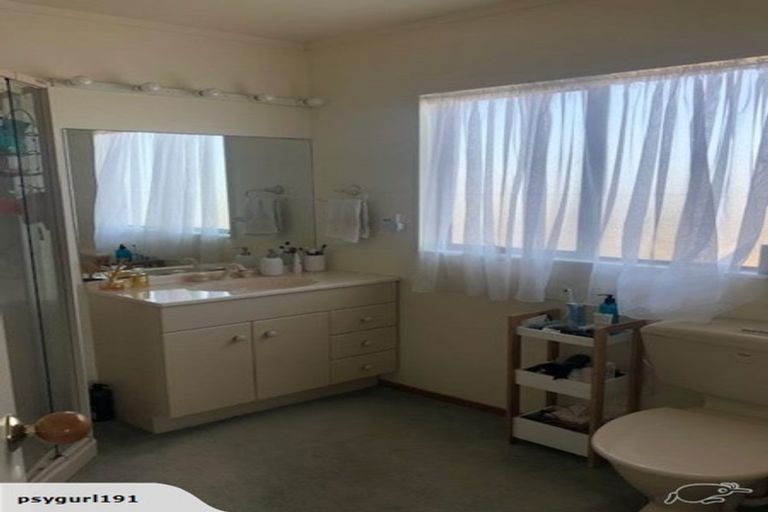 Photo of property in 26 Ashton Fitchett Drive, Brooklyn, Wellington, 6021