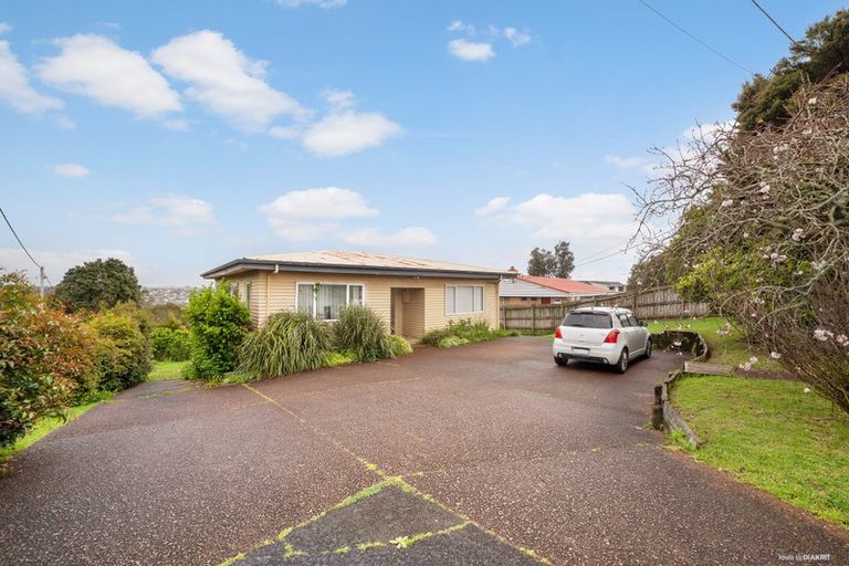 Photo of property in 320 Glenfield Road, Glenfield, Auckland, 0629