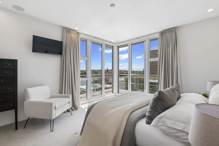 Photo of property in 8/258 Hurstmere Road, Takapuna, Auckland, 0622