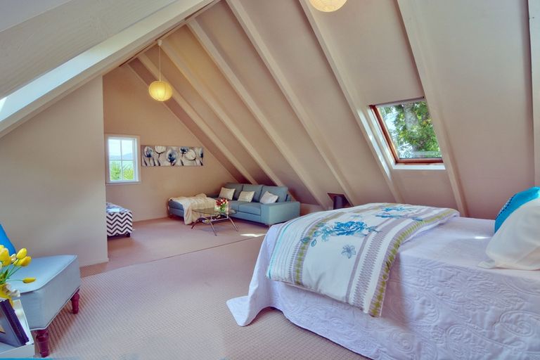 Photo of property in 17a Awaroa Road, Sunnyvale, Auckland, 0612