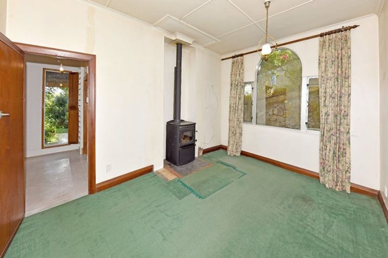 Photo of property in 16 Ripon Street, Lyttelton, 8082