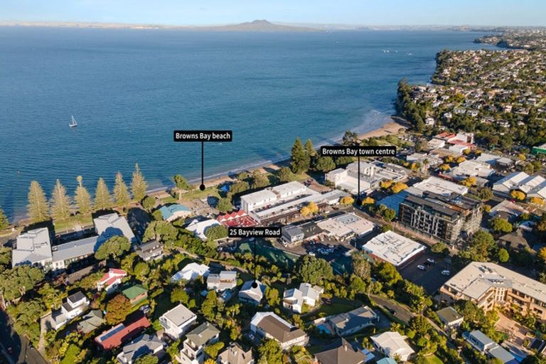 Photo of property in 25 Bayview Road, Browns Bay, Auckland, 0630