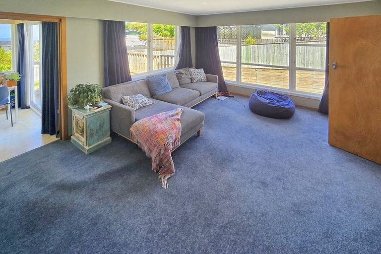 Photo of property in 16 Cypress Drive, Maungaraki, Lower Hutt, 5010
