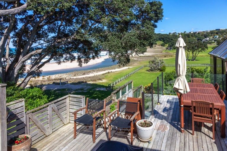 Photo of property in 118 Bambury Place, Onemana, Whangamata, 3691