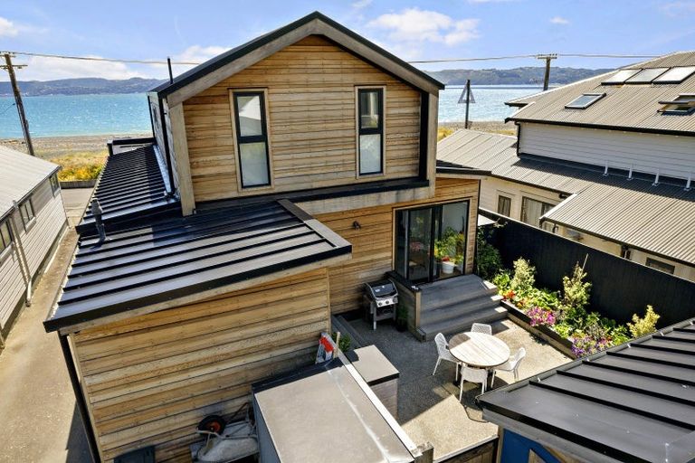 Photo of property in 133 Marine Parade, Eastbourne, Lower Hutt, 5013