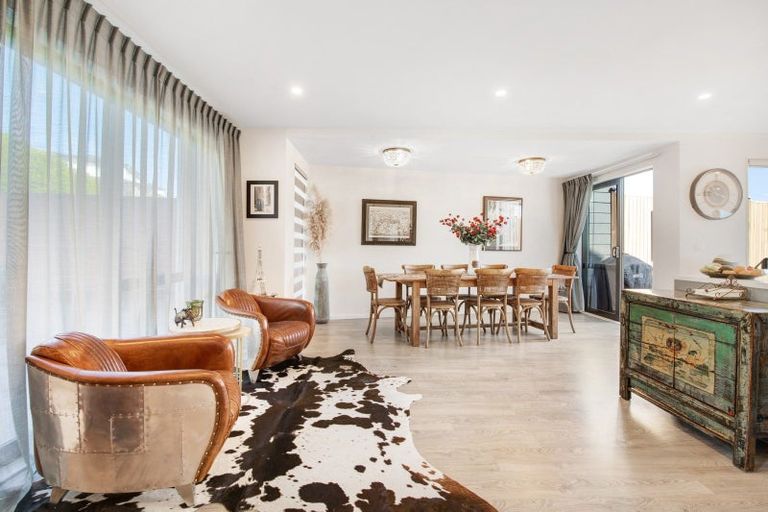 Photo of property in 42 Arran Point Parade, Orewa, 0931