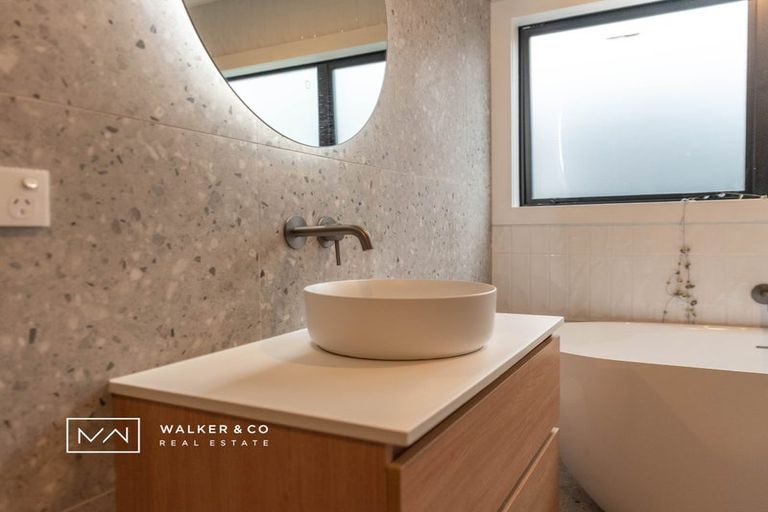 Photo of property in 2 Nikau Lane, Timberlea, Upper Hutt, 5018