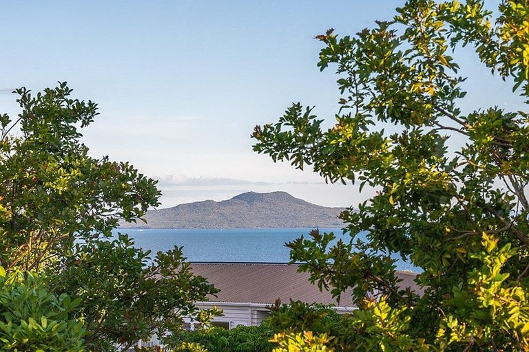 Photo of property in 27a Beechwood Road, Rothesay Bay, Auckland, 0630