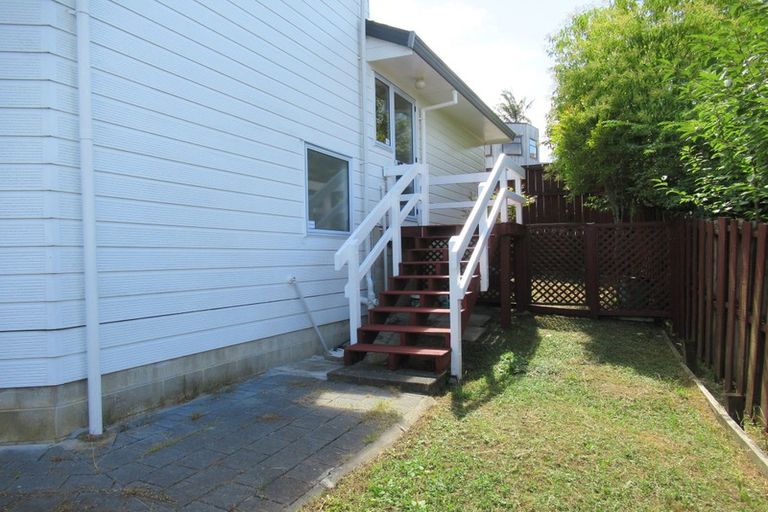 Photo of property in 1/4 Fairbanks Place, Glendene, Auckland, 0602