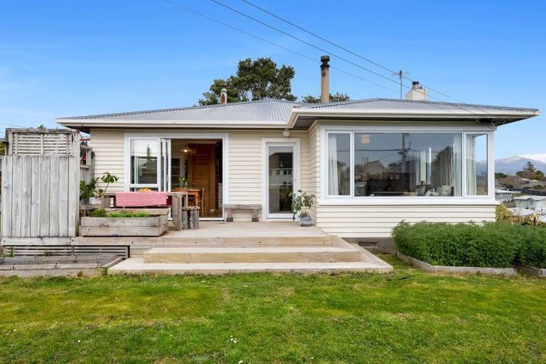 Photo of property in 1 Tavistock Street, Westown, New Plymouth, 4310