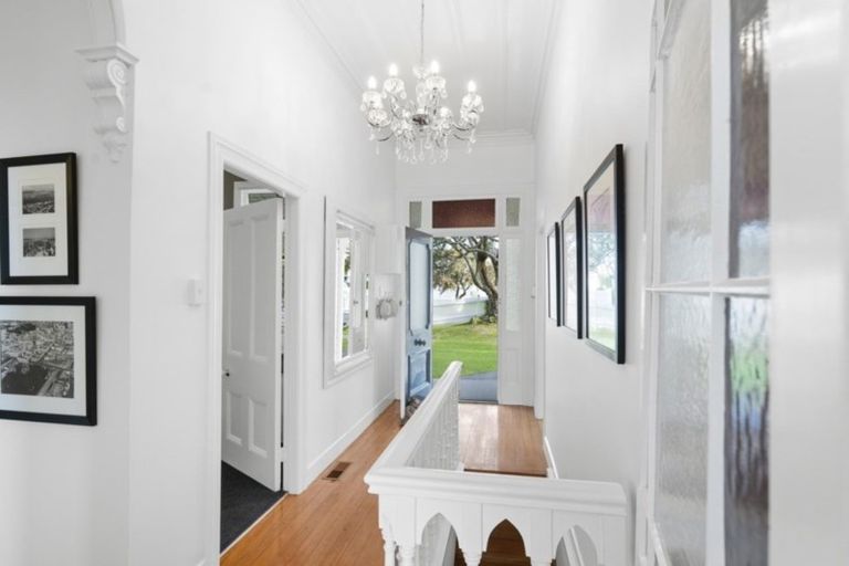 Photo of property in 30 Maritime Terrace, Birkenhead, Auckland, 0626