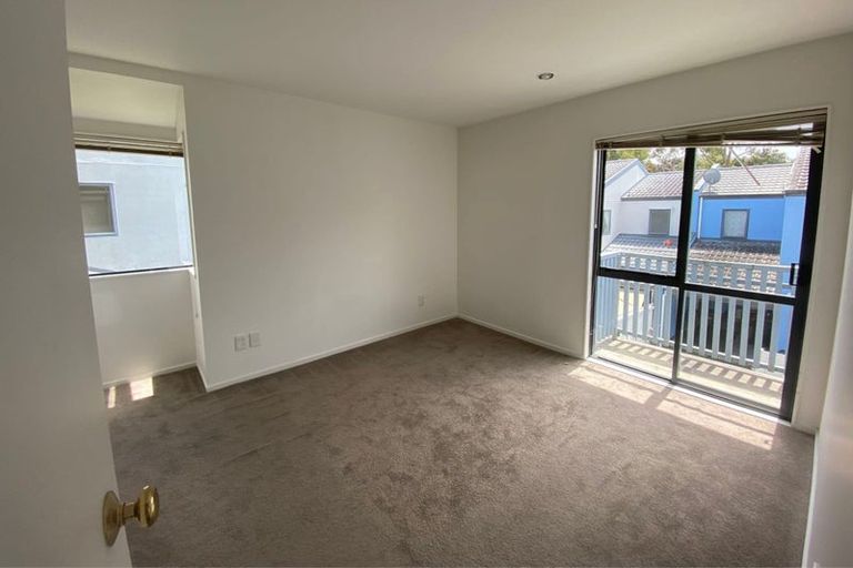 Photo of property in 3 Sun Place, Henderson, Auckland, 0612