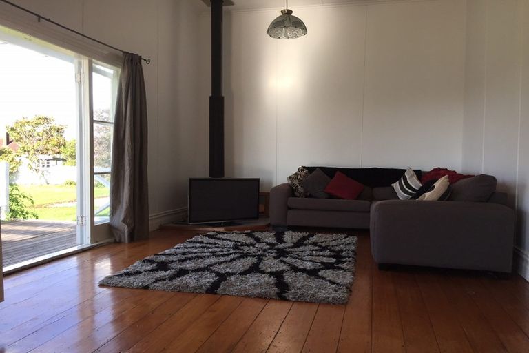 Photo of property in 43 Garfield Road, Helensville, 0800