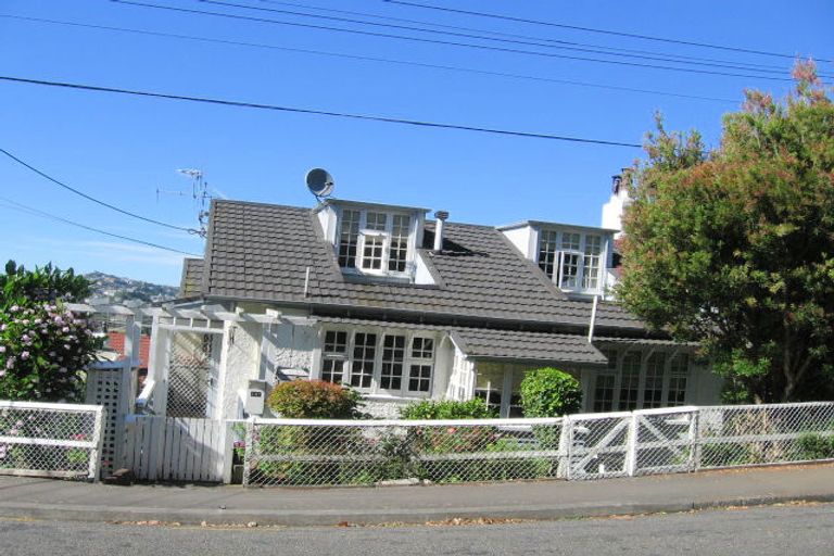 Photo of property in 147 Kelburn Parade, Kelburn, Wellington, 6012