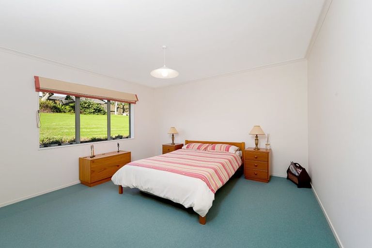 Photo of property in 2 Burgundy Park Avenue, Henderson, Auckland, 0612