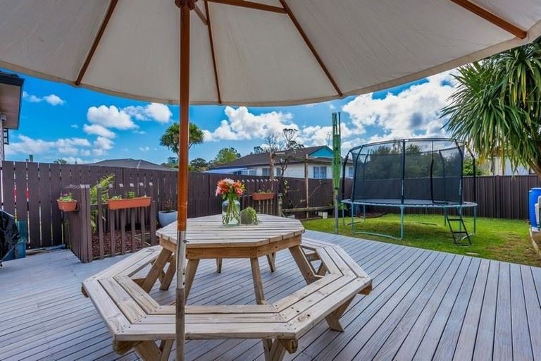 Photo of property in 194 Waitemata Drive, Ranui, Auckland, 0612