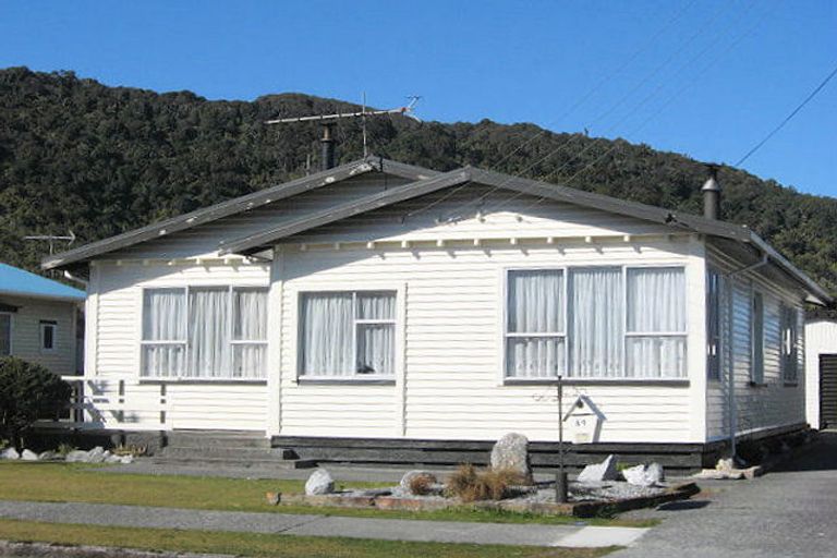 Photo of property in 39 Richmond Street, Cobden, Greymouth, 7802