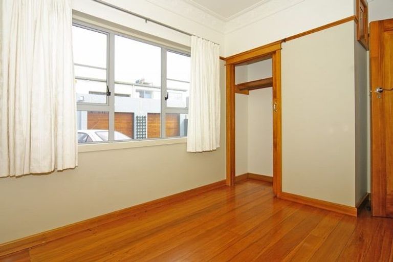 Photo of property in 104 Rongotai Road, Kilbirnie, Wellington, 6022