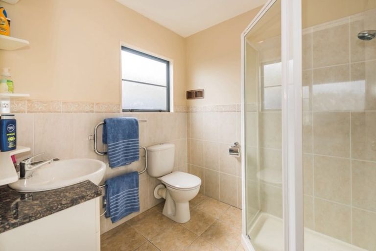 Photo of property in 5 Maidstone Place, Oteha, Auckland, 0632