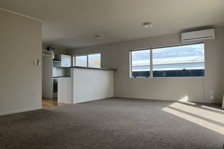 Photo of property in 33 Durham Street, Te Atatu Peninsula, Auckland, 0610