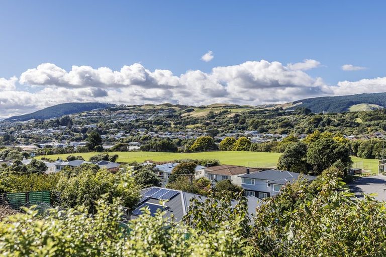 Photo of property in 11 Saint Edmund Crescent, Tawa, Wellington, 5028