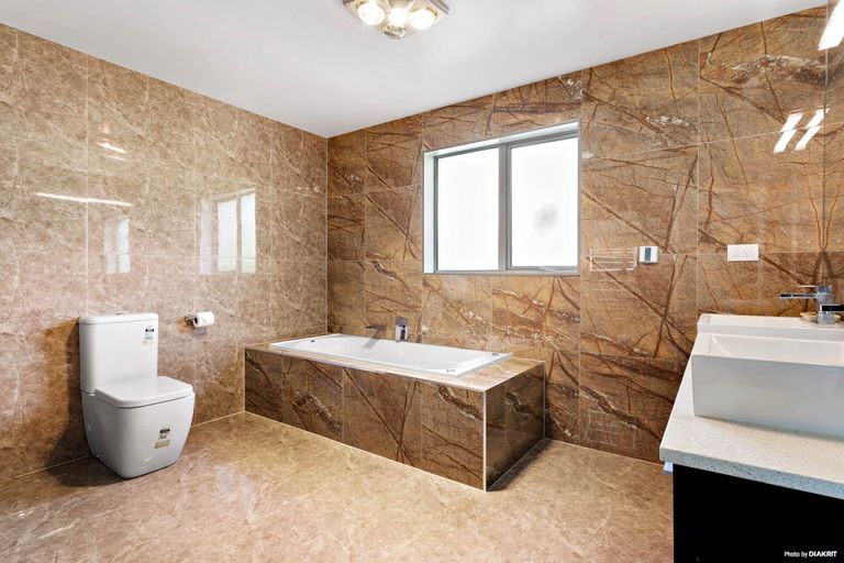 Photo of property in 42 Blacks Road, Greenhithe, Auckland, 0632