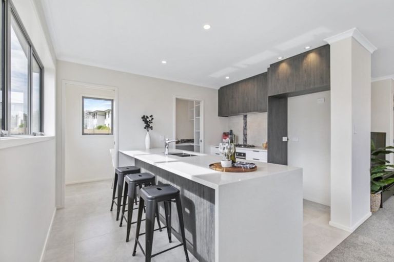 Photo of property in 49 Couldrey Crescent, Red Beach, 0932