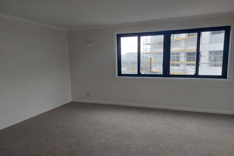 Photo of property in Endeavour Apartments, 24/125 Thorndon Quay, Pipitea, Wellington, 6011