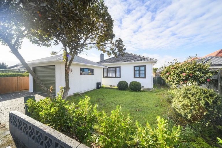 Photo of property in 19 Franklin Avenue, Hokowhitu, Palmerston North, 4410