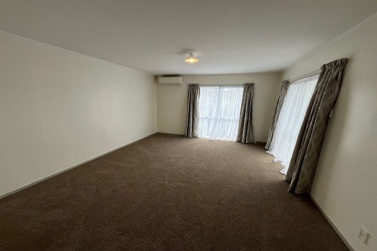 Photo of property in 1/220 Waitemata Drive, Ranui, Auckland, 0612