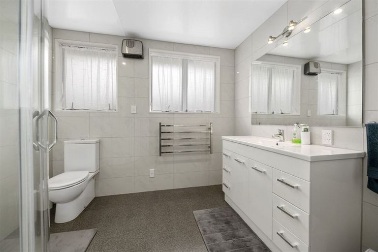 Photo of property in 4 Speargrass Grove, Timberlea, Upper Hutt, 5018