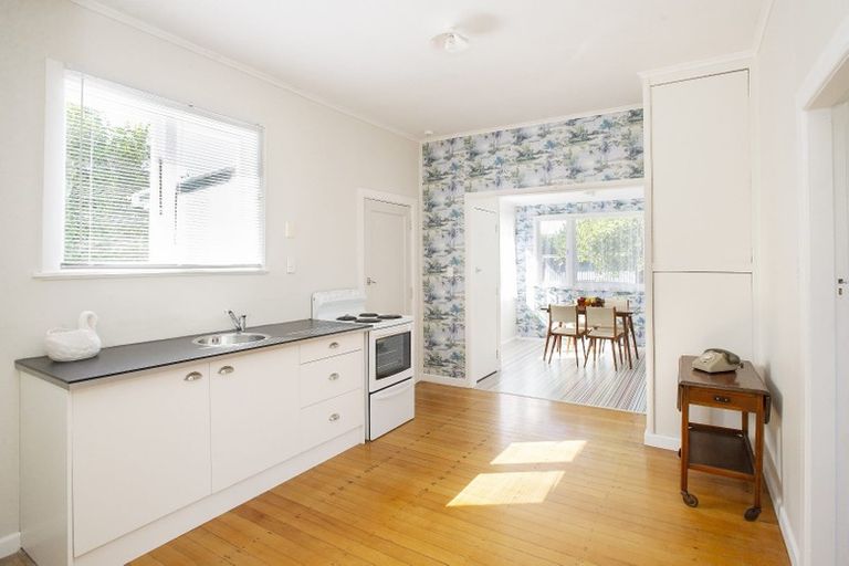 Photo of property in 23a Paparoa Road, Cockle Bay, Auckland, 2014