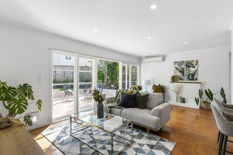 Photo of property in 19 Park Road, Glenfield, Auckland, 0629