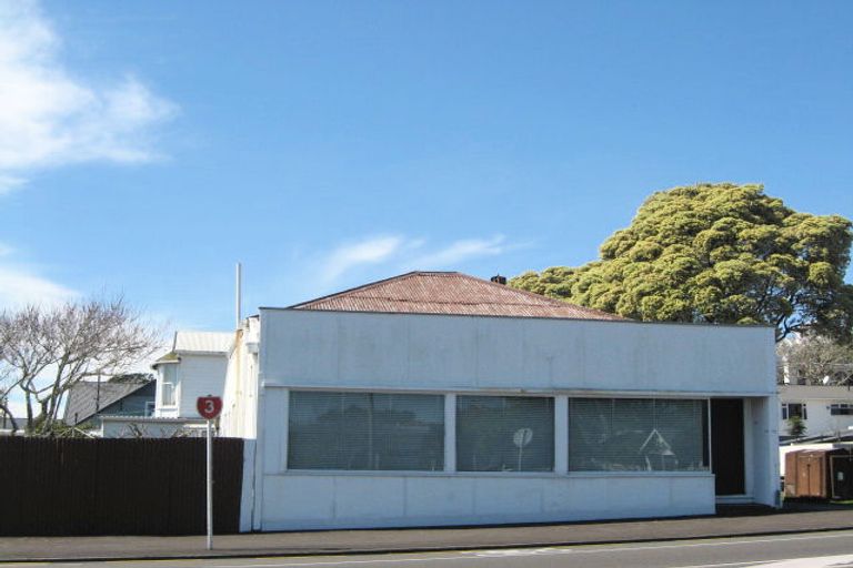 Photo of property in 77 Eliot Street, New Plymouth, 4310