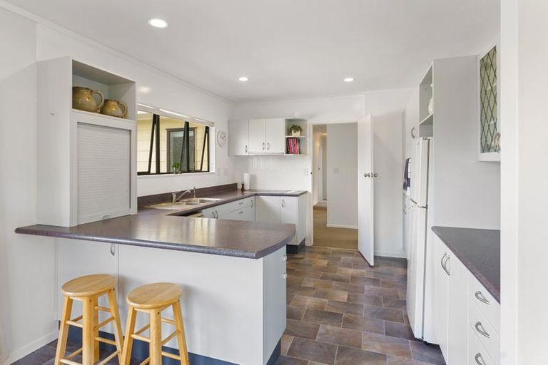 Photo of property in 104 Tutere Street, Waikanae Beach, Waikanae, 5036