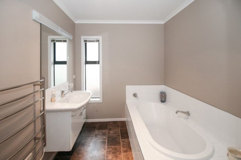 Photo of property in 53 Karamea Street, Whalers Gate, New Plymouth, 4310