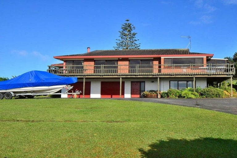 Photo of property in 886 Whangaparaoa Road, Manly, Whangaparaoa, 0930