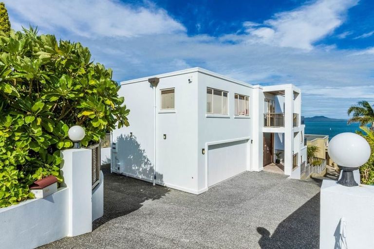 Photo of property in 1/25 Churchill Road, Murrays Bay, Auckland, 0630