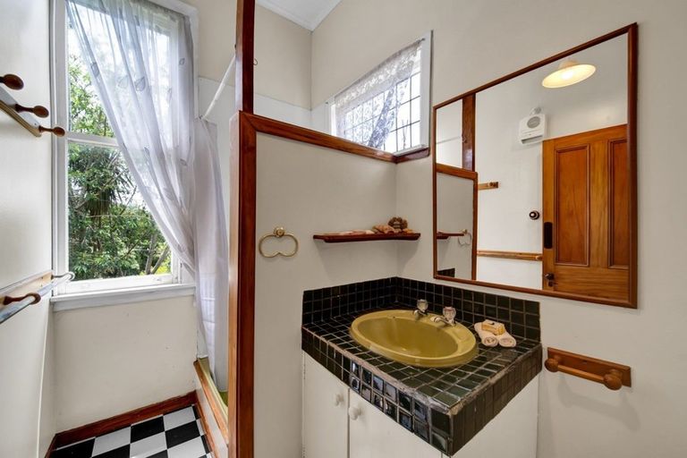 Photo of property in 44 Carrington Street, Lower Vogeltown, New Plymouth, 4310