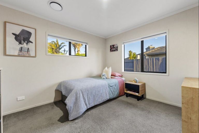 Photo of property in 33 Saint Heliers Place, Papamoa Beach, Papamoa, 3118