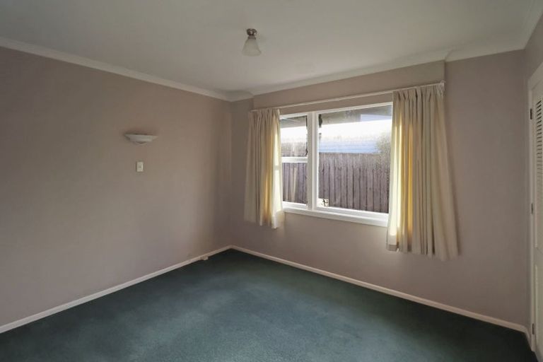 Photo of property in 33 Victory Crescent, Tawa, Wellington, 5028