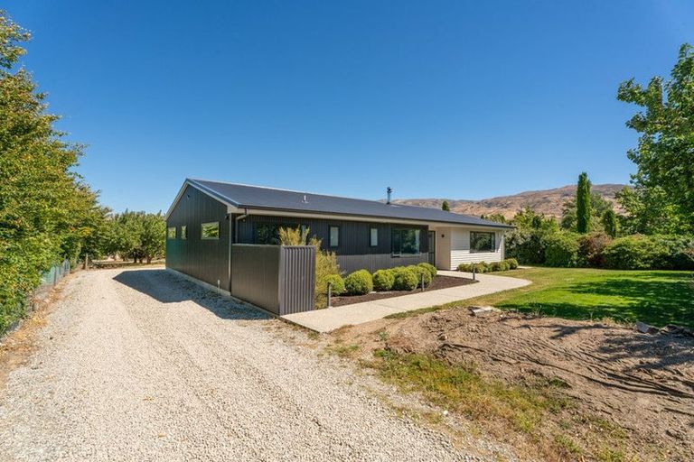 Photo of property in 25 Hall Road, Bannockburn, Cromwell, 9384