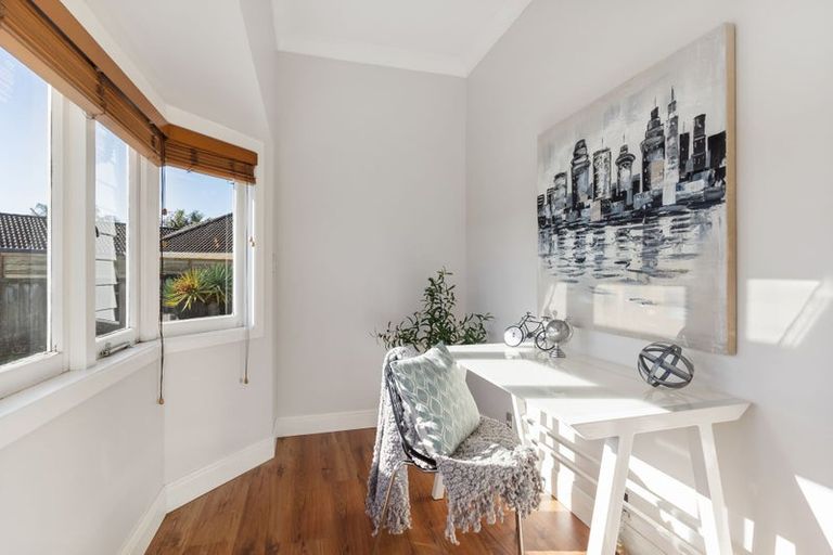 Photo of property in 14 Scarlet Oak Drive, Schnapper Rock, Auckland, 0632